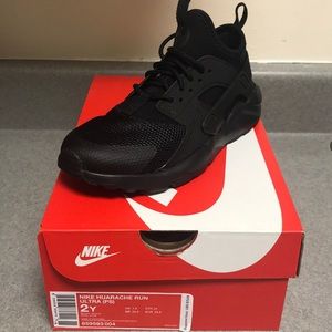 Nike Hurrache Run . Size 2 brand new in box